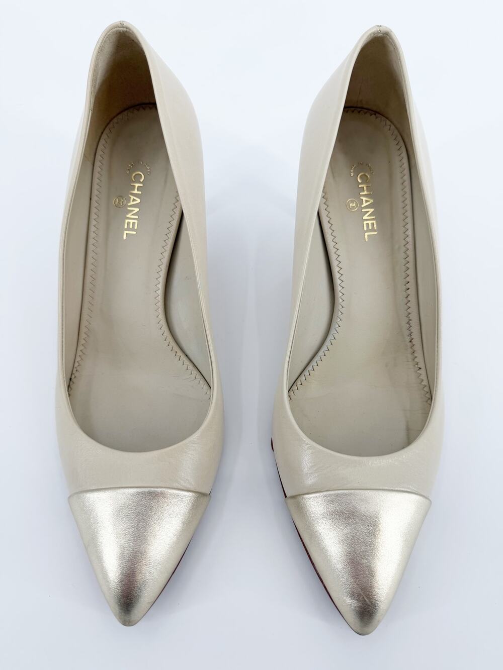 Chanel White Lambskin Leather Gold Cap Pointed Toe Kitten Heels Pumps 41 CC